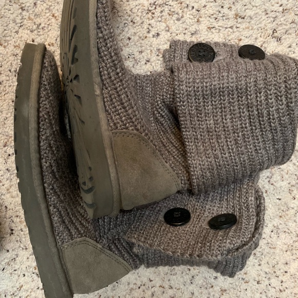 Women’s Ugg Boots - Picture 2 of 4